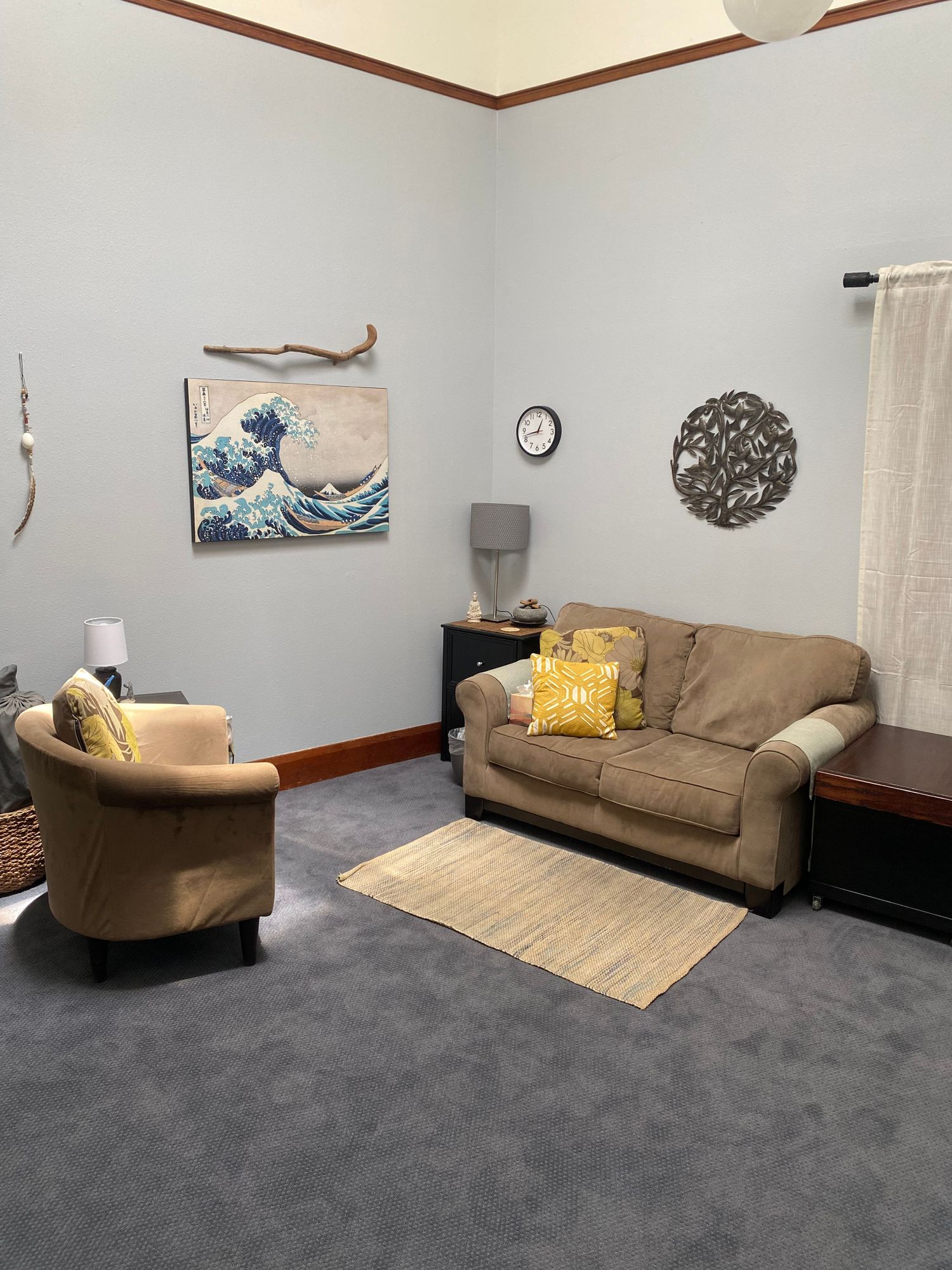 Psychotherapy corner at Sil Machado office in Petaluma, CA